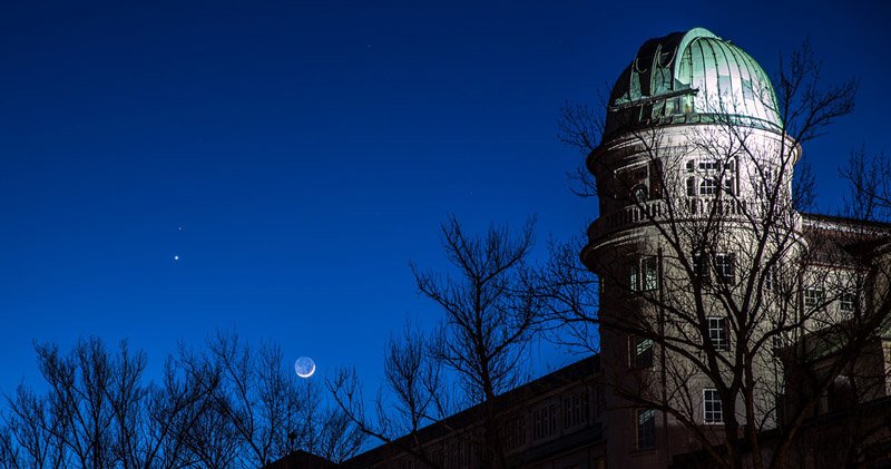 Oststernwarte mit Mond, Venus und Mars